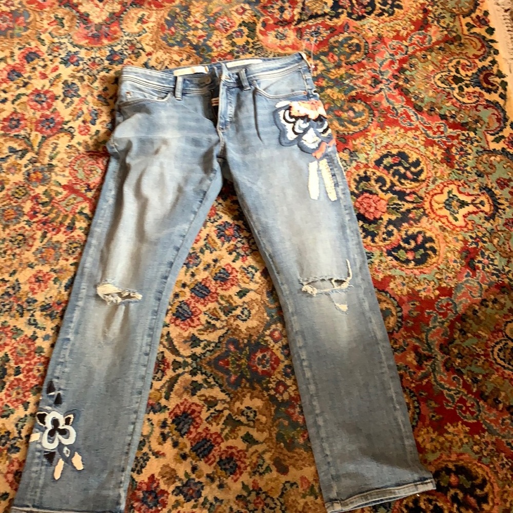 Pilcro and letterpress embroidered stretch distressed jeans. NWOT. Retail 145